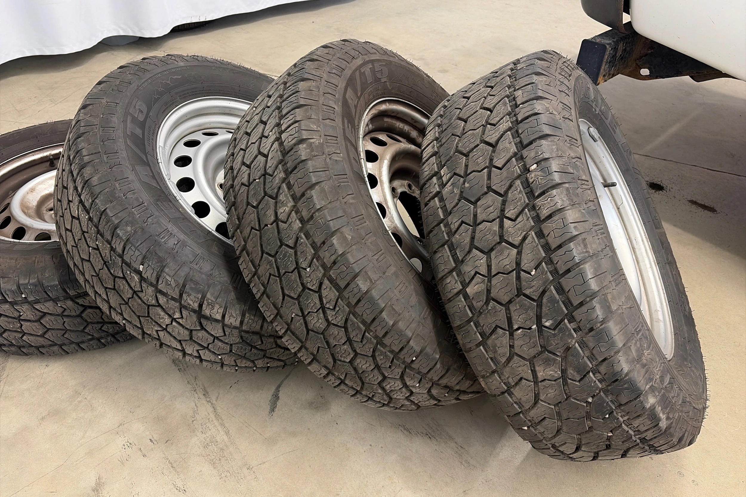 valkoinen Toyota Hilux 2015 kuva 12.