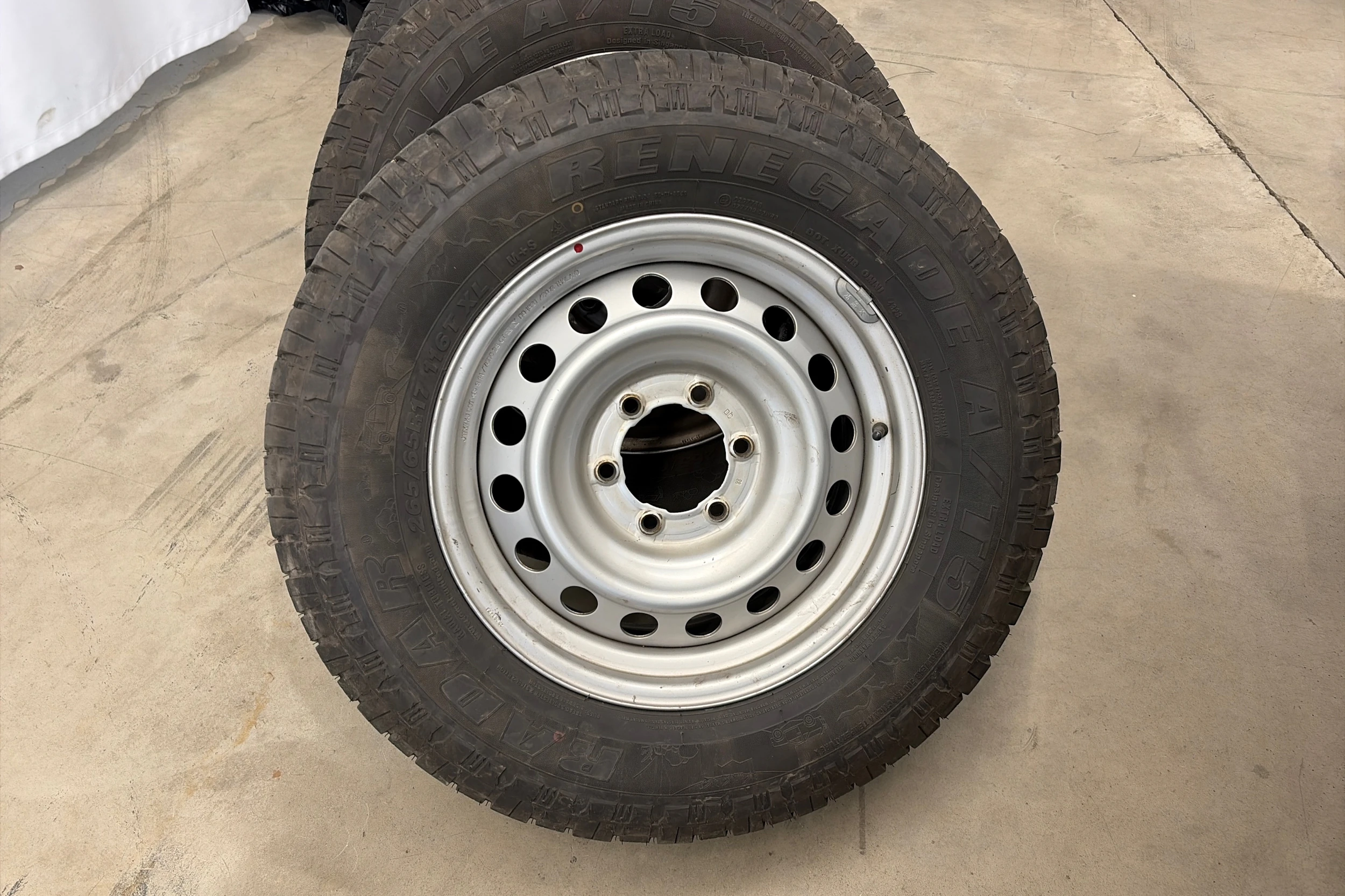 valkoinen Toyota Hilux 2015 kuva 13.