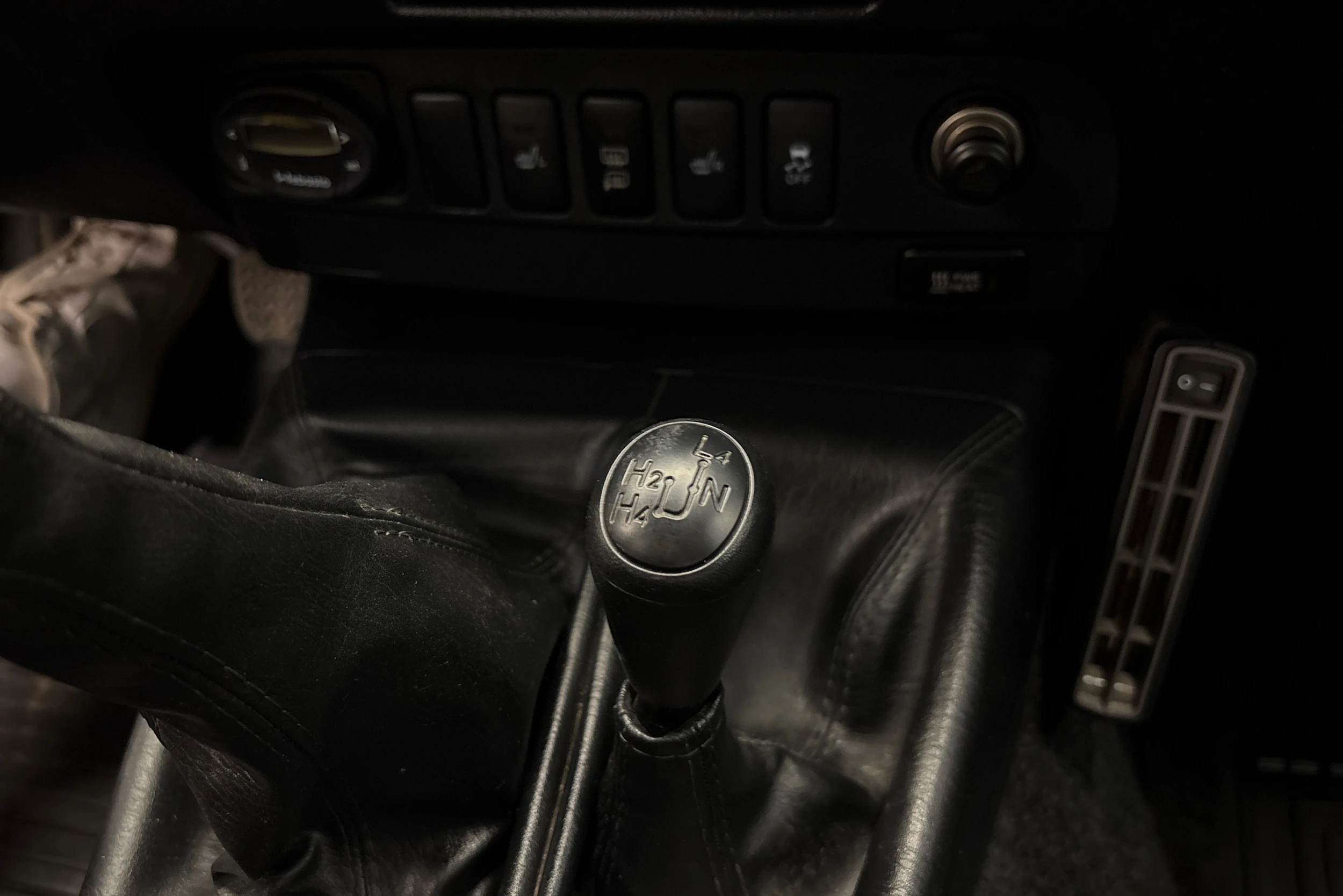 valkoinen Toyota Hilux 2015 kuva 21.