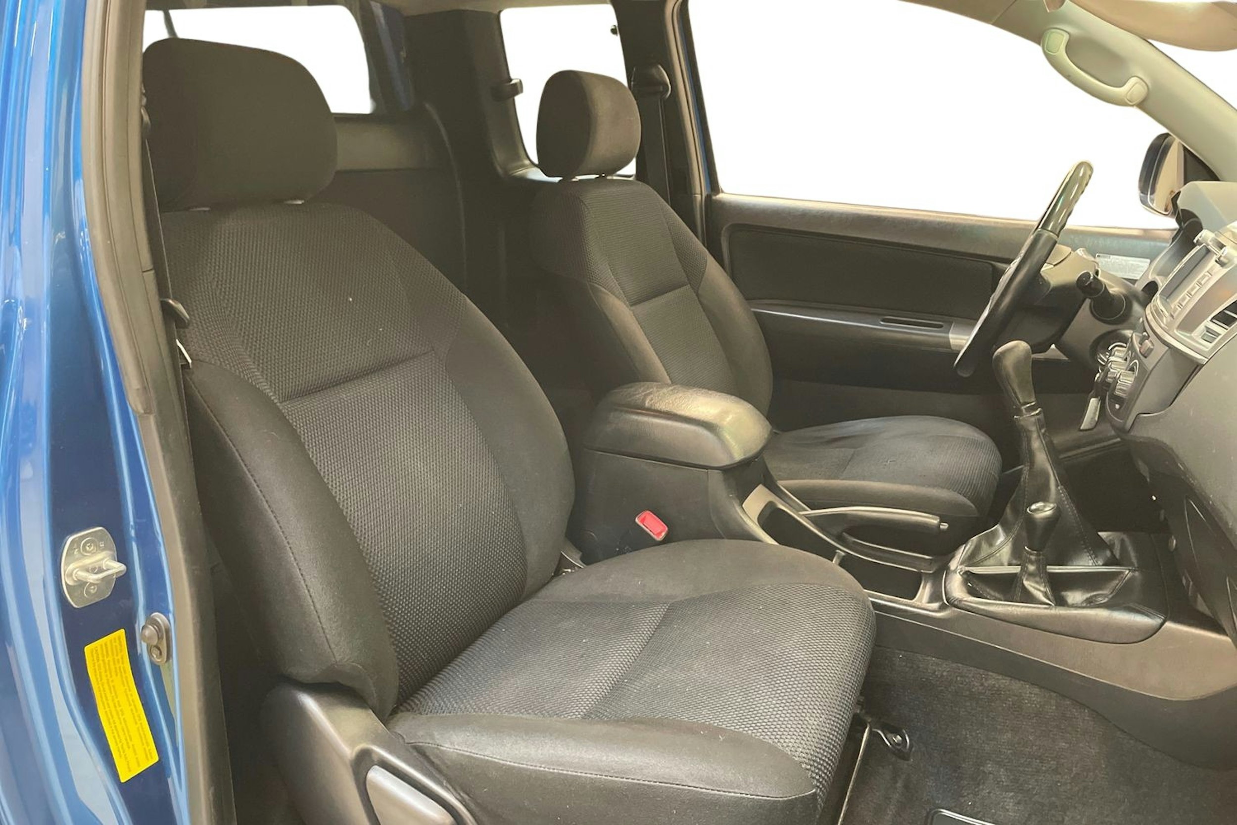 sininen Toyota Hilux 2015 kuva 10.