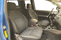 sininen Toyota Hilux 2015 kuva 10.
