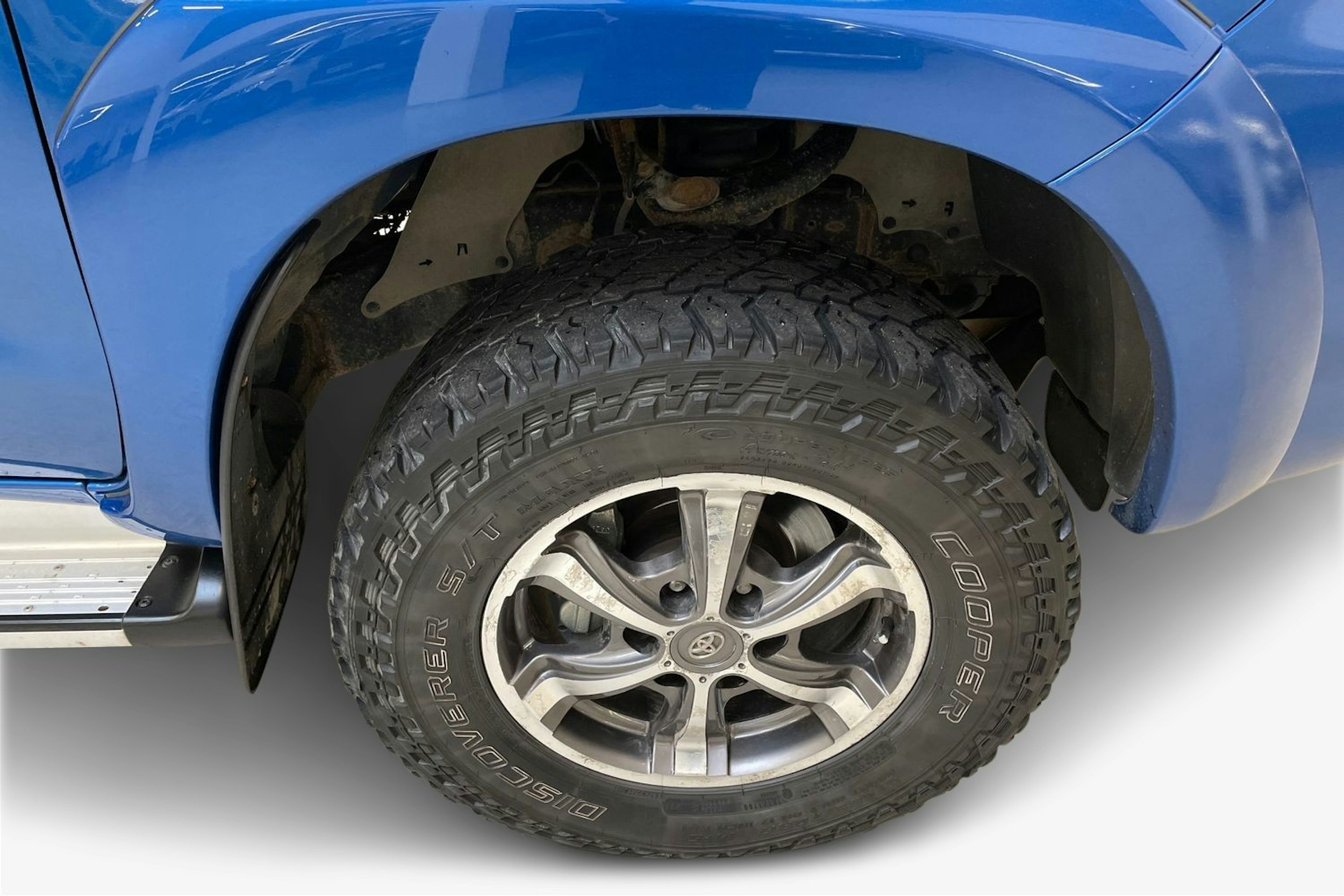 sininen Toyota Hilux 2015 kuva 11.