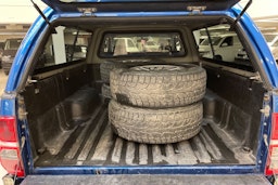 sininen Toyota Hilux 2015 kuva 13.