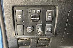 sininen Toyota Hilux 2015 kuva 16.