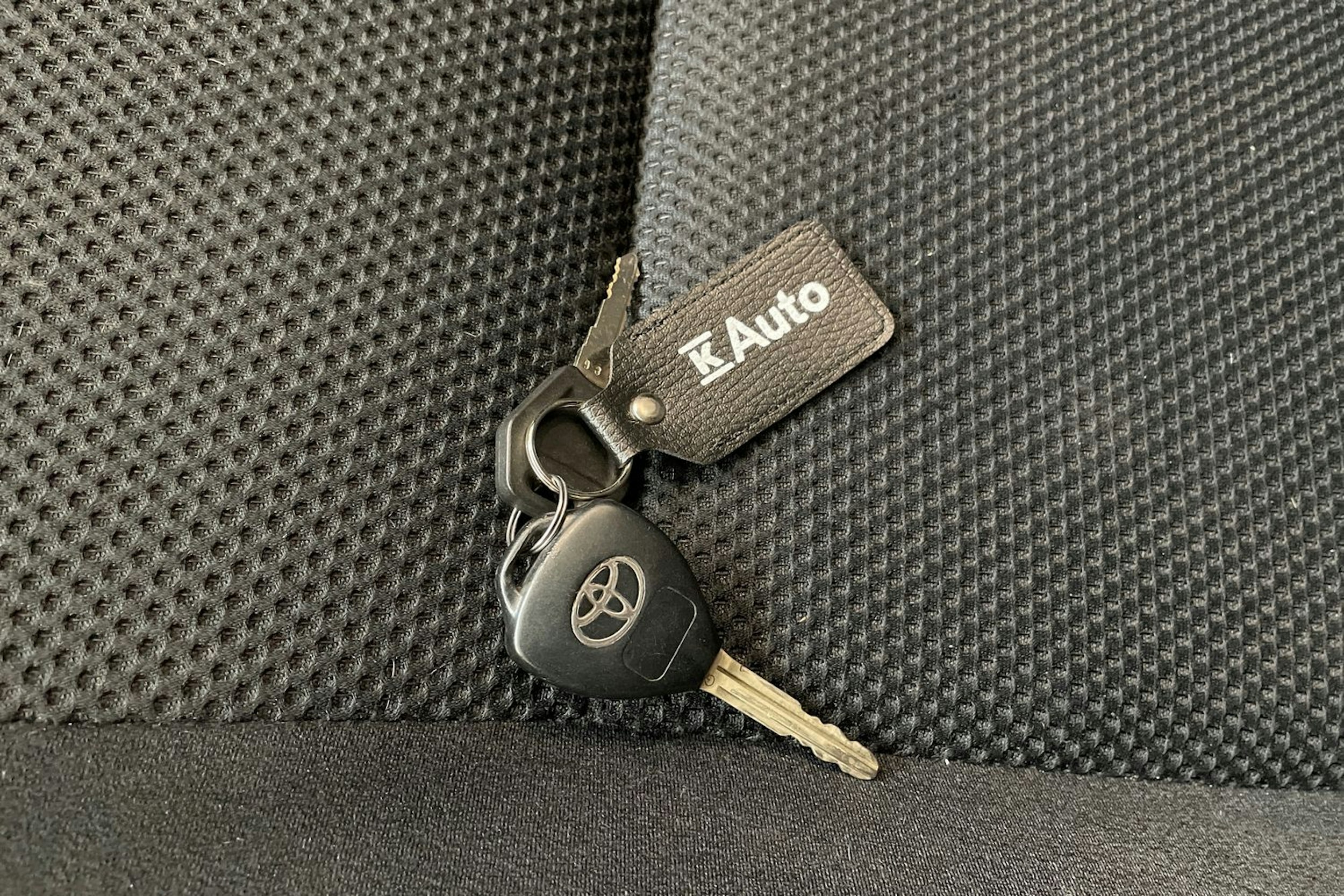 sininen Toyota Hilux 2015 kuva 21.