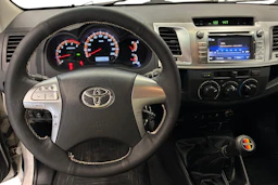 valkoinen Toyota Hilux 2015 kuva 7.