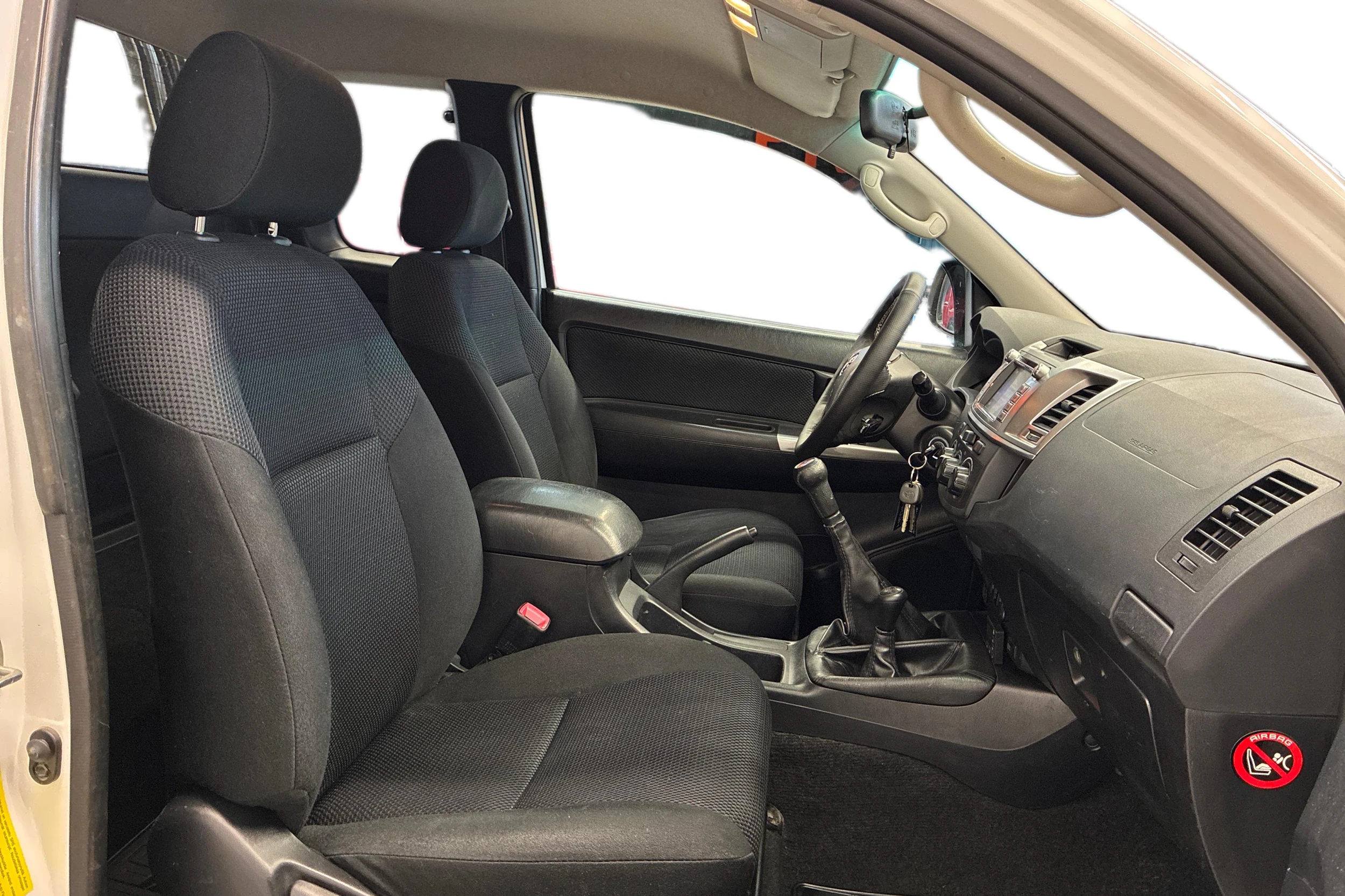 valkoinen Toyota Hilux 2015 kuva 9.