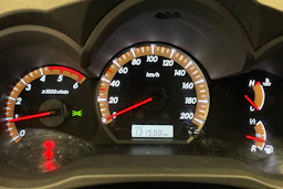 valkoinen Toyota Hilux 2015 kuva 12.