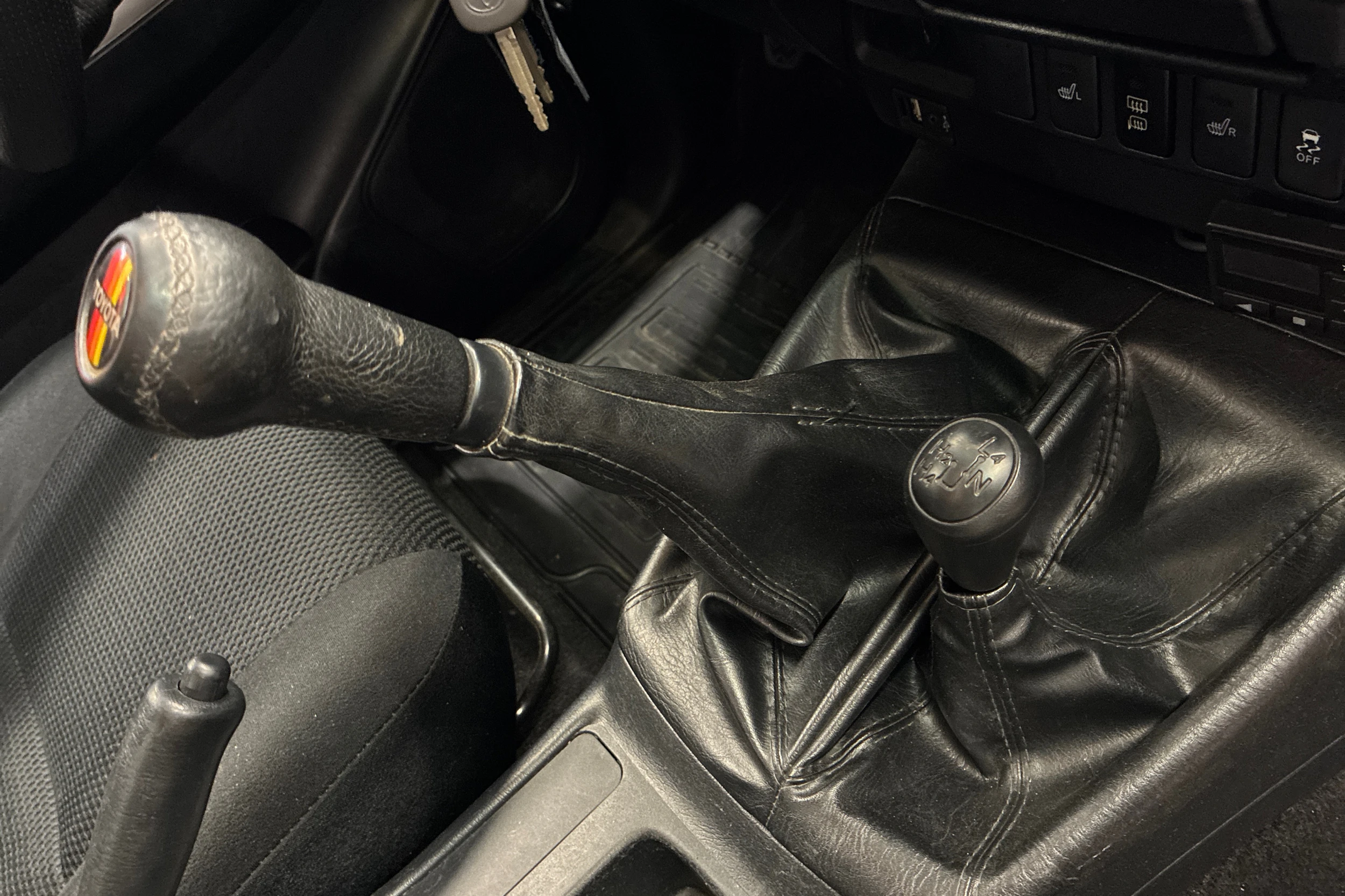 valkoinen Toyota Hilux 2015 kuva 13.