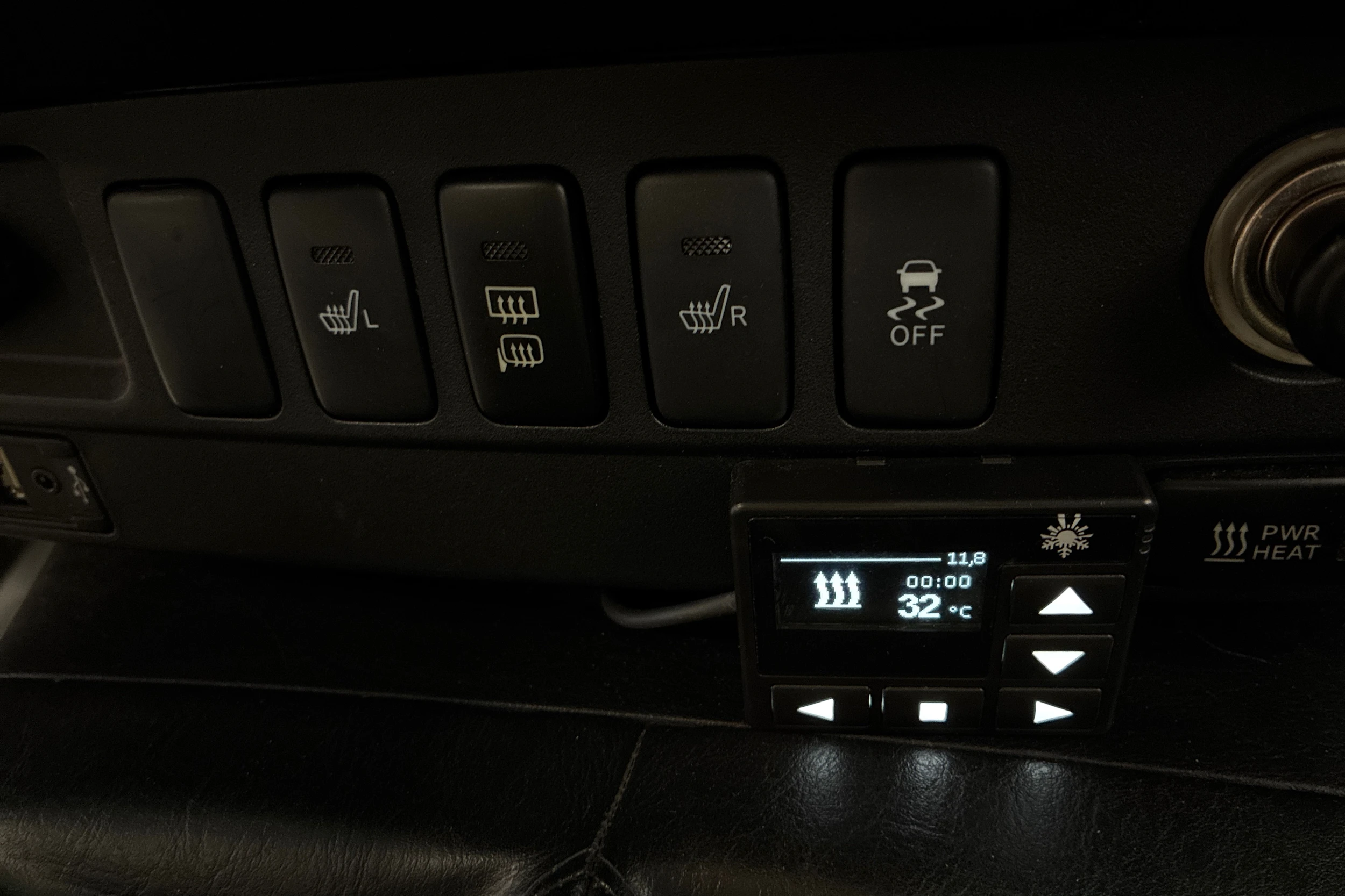 valkoinen Toyota Hilux 2015 kuva 15.