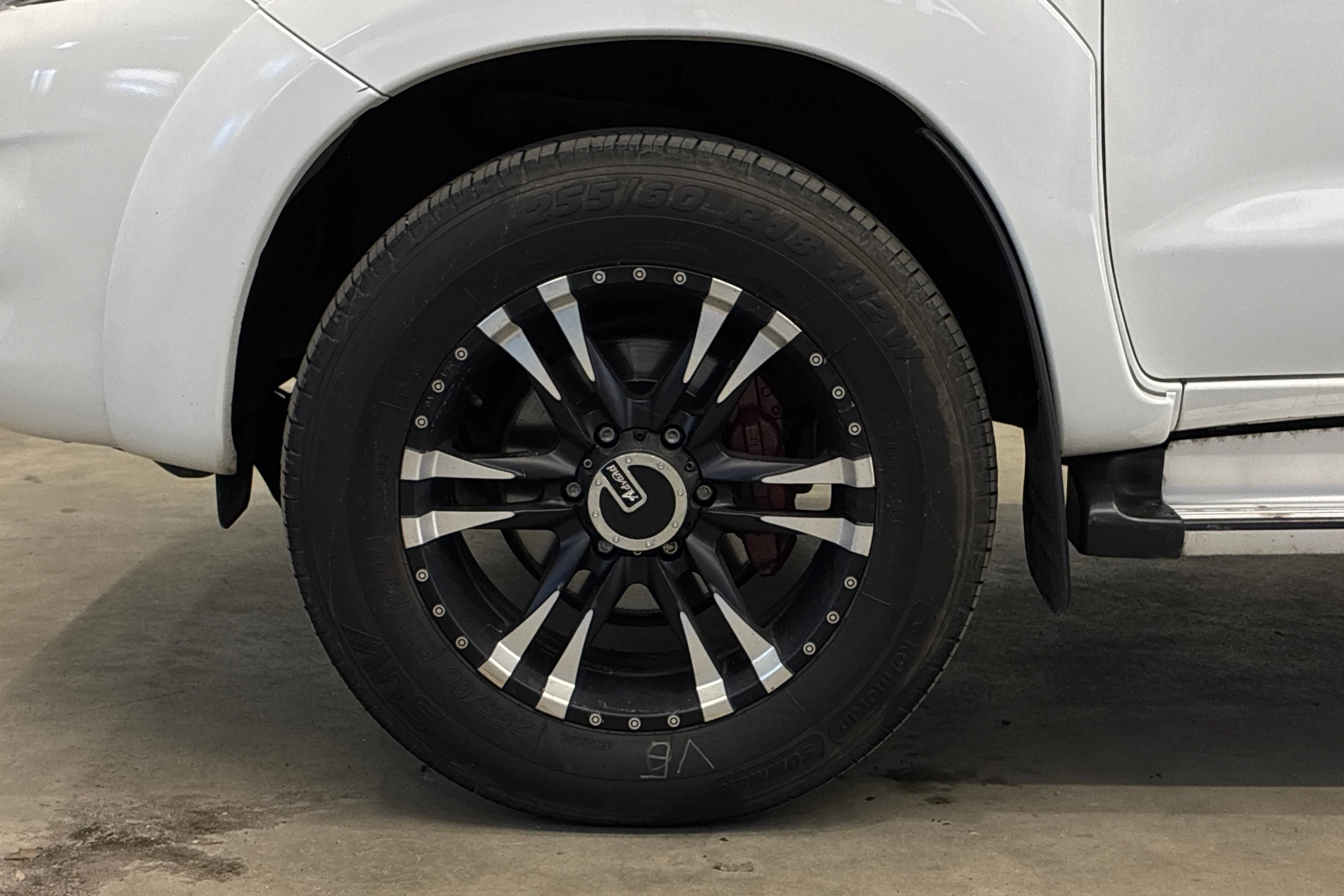 valkoinen Toyota Hilux 2015 kuva 18.