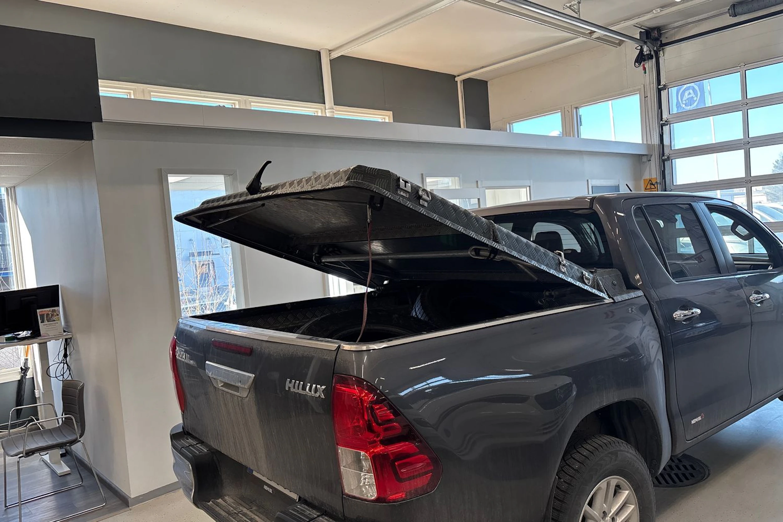 met. harmaa Toyota Hilux 2016 kuva 6.