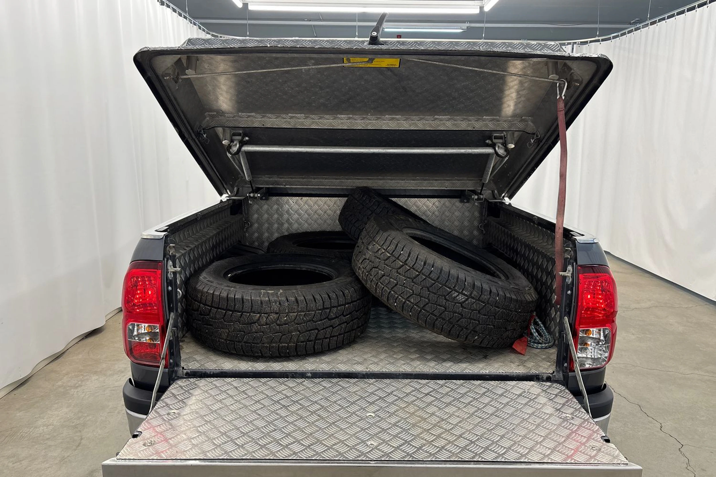 met. harmaa Toyota Hilux 2016 kuva 19.