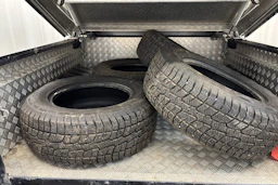 met. harmaa Toyota Hilux 2016 kuva 20.