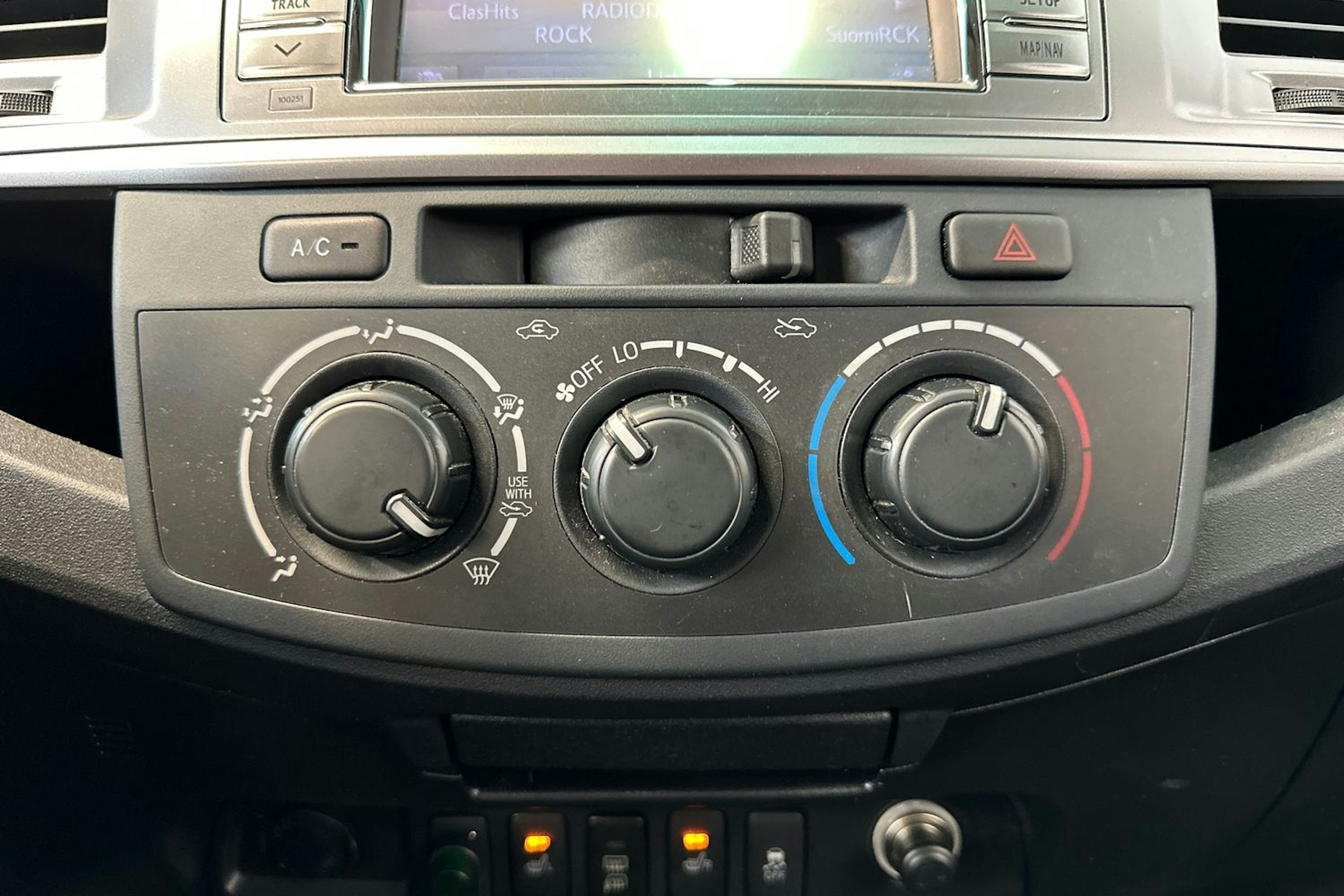 hopea Toyota Hilux 2016 kuva 24.