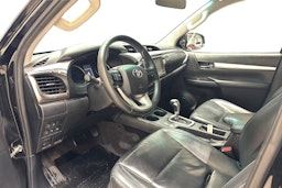 musta Toyota Hilux 2016 kuva 7.