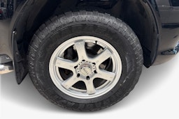 musta Toyota Hilux 2016 kuva 11.