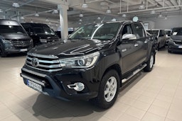 musta Toyota Hilux 2016 kuva 14.