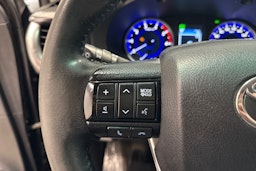 musta Toyota Hilux 2016 kuva 19.