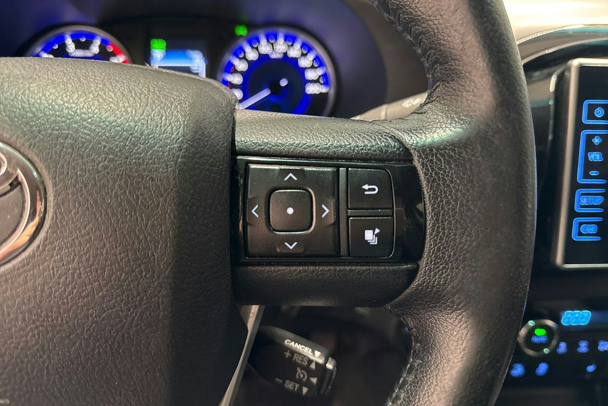 musta Toyota Hilux 2016 kuva 20.