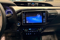 musta Toyota Hilux 2016 kuva 21.
