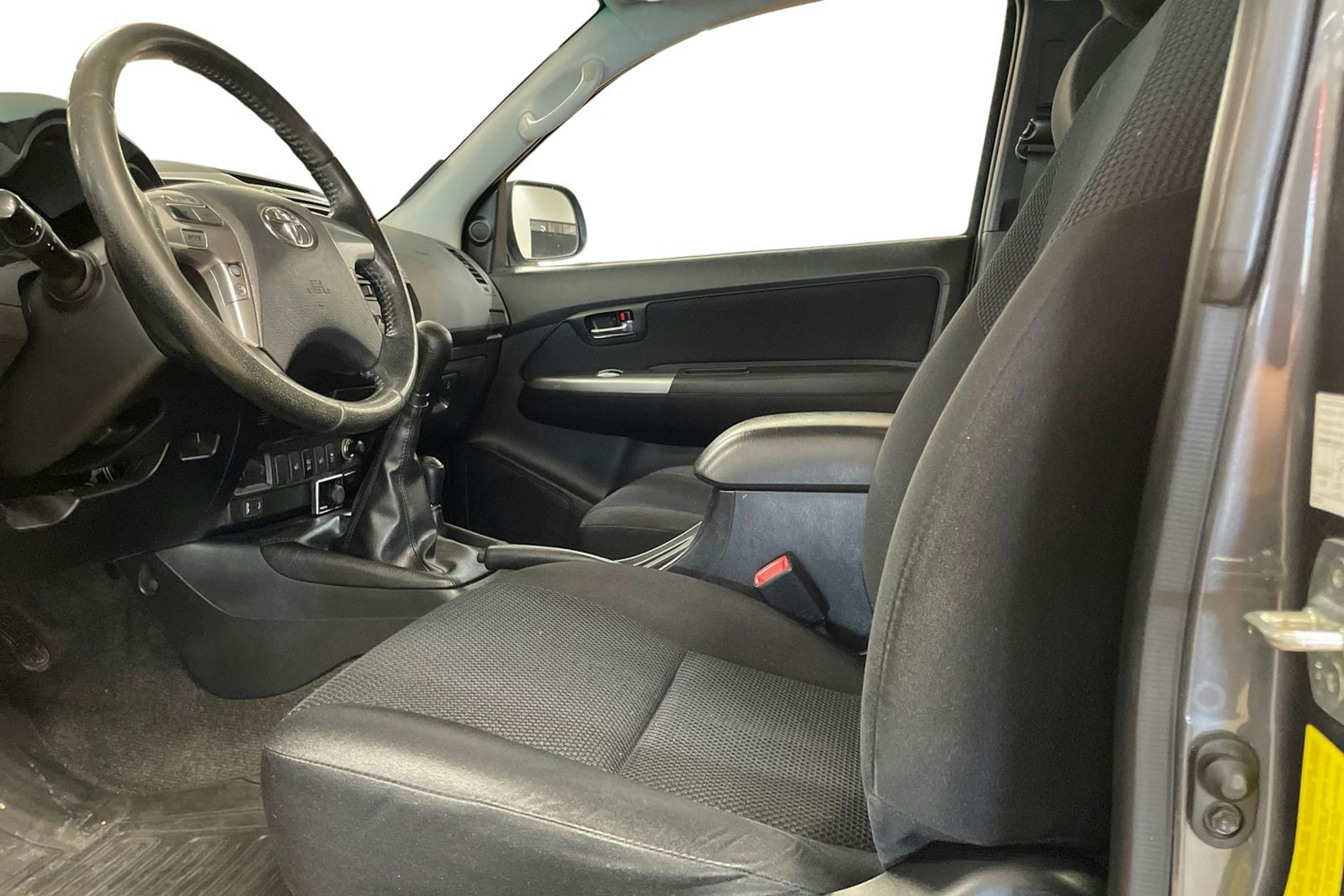 harmaa Toyota Hilux 2016 kuva 7.