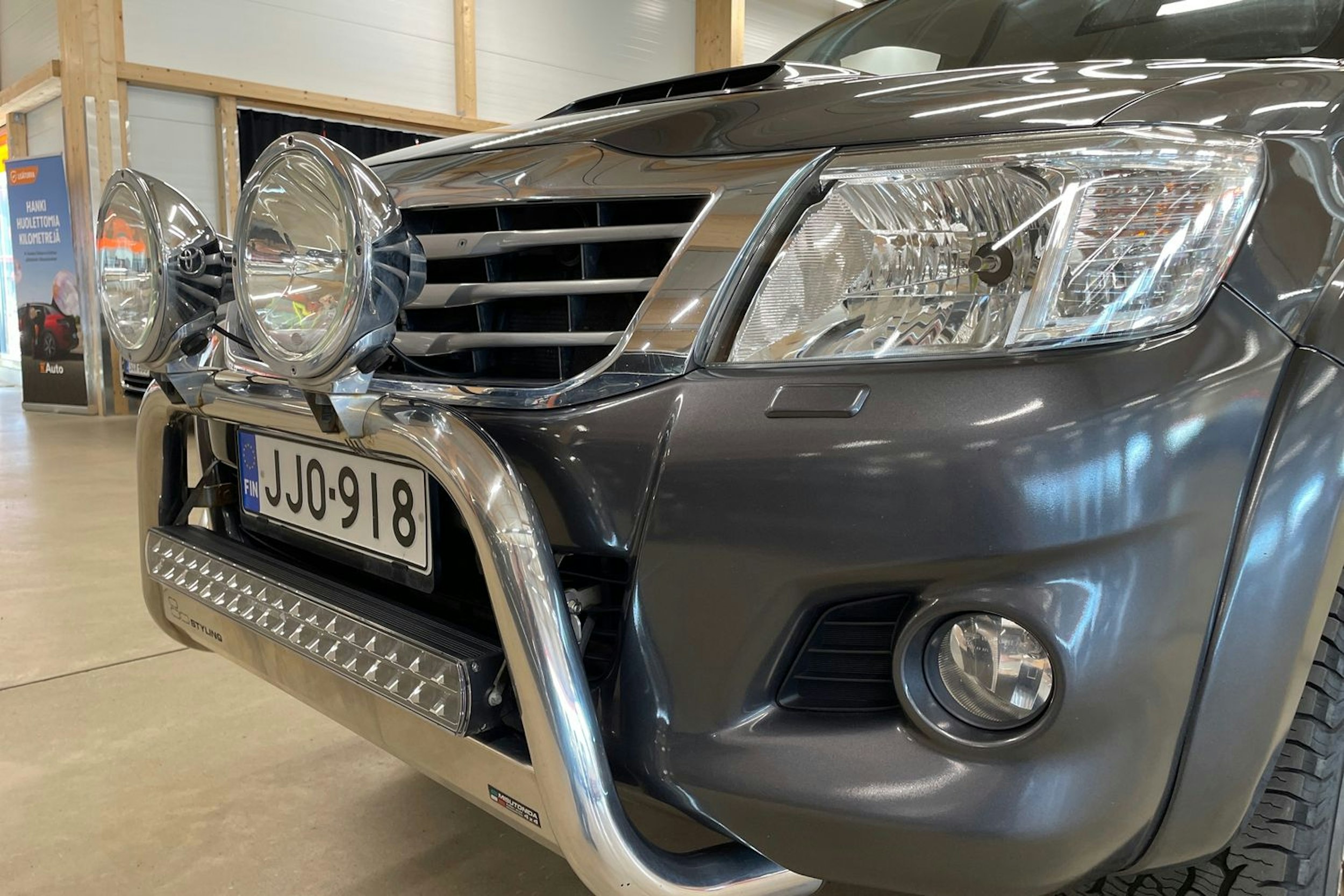 harmaa Toyota Hilux 2016 kuva 13.