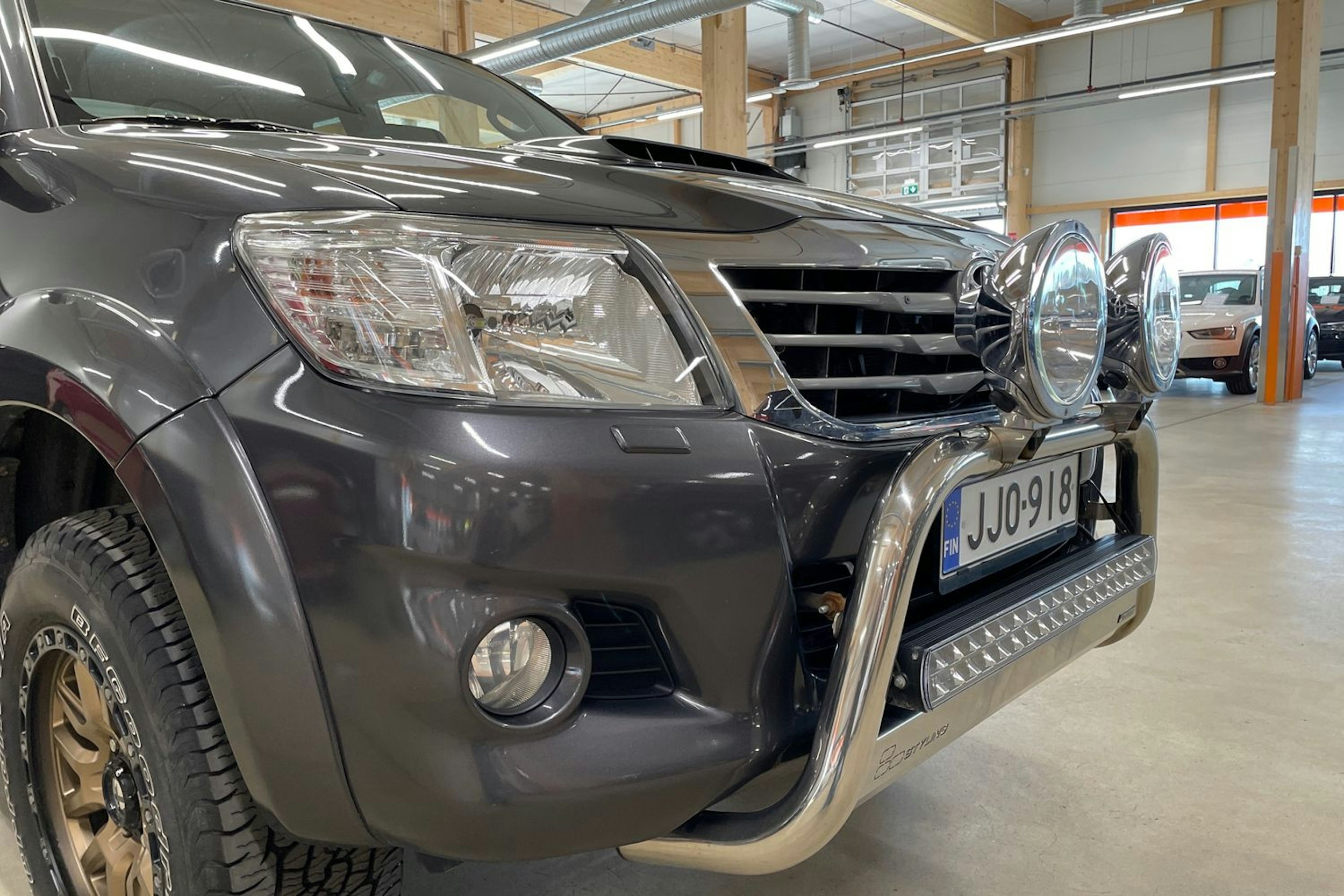 harmaa Toyota Hilux 2016 kuva 14.