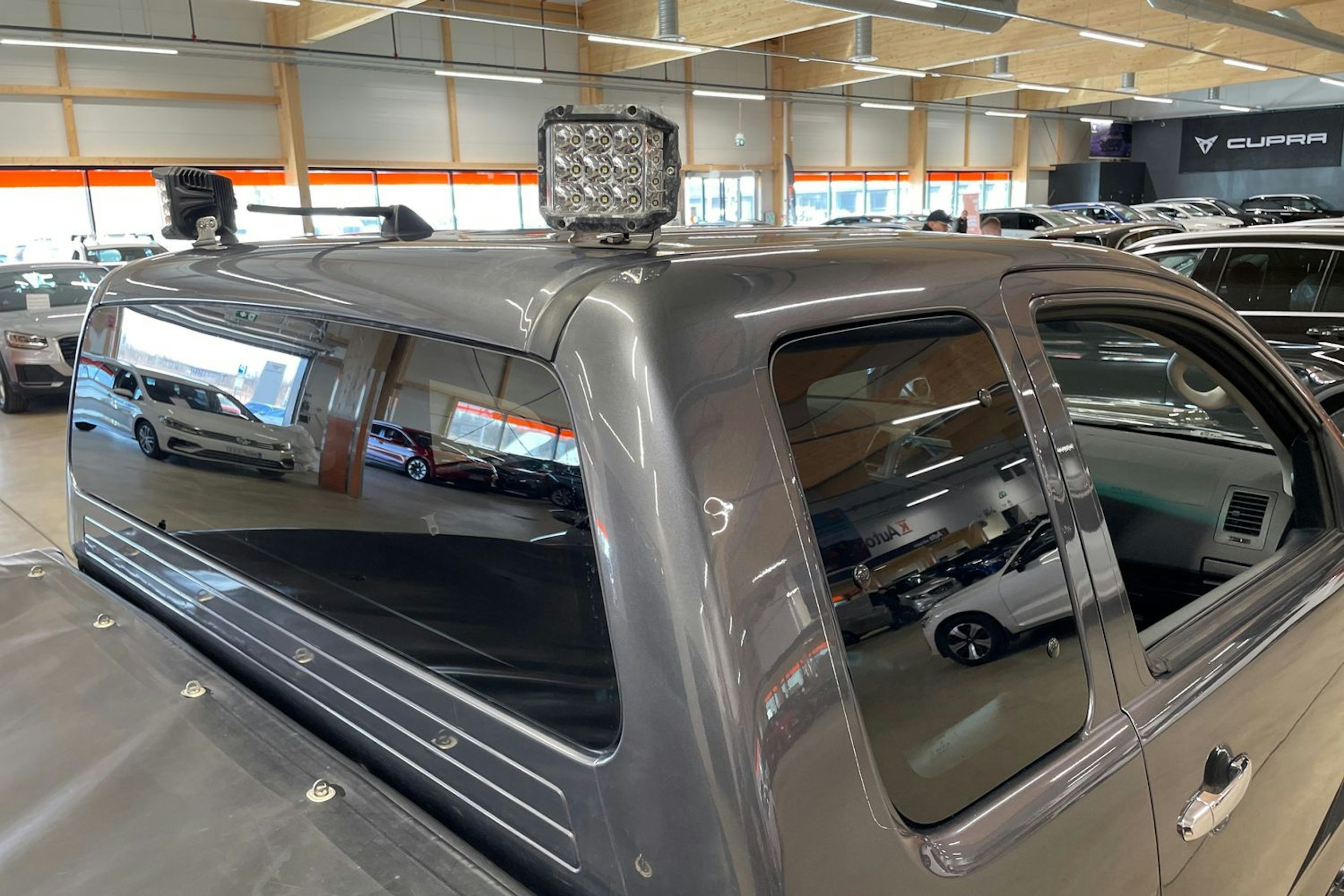 harmaa Toyota Hilux 2016 kuva 15.