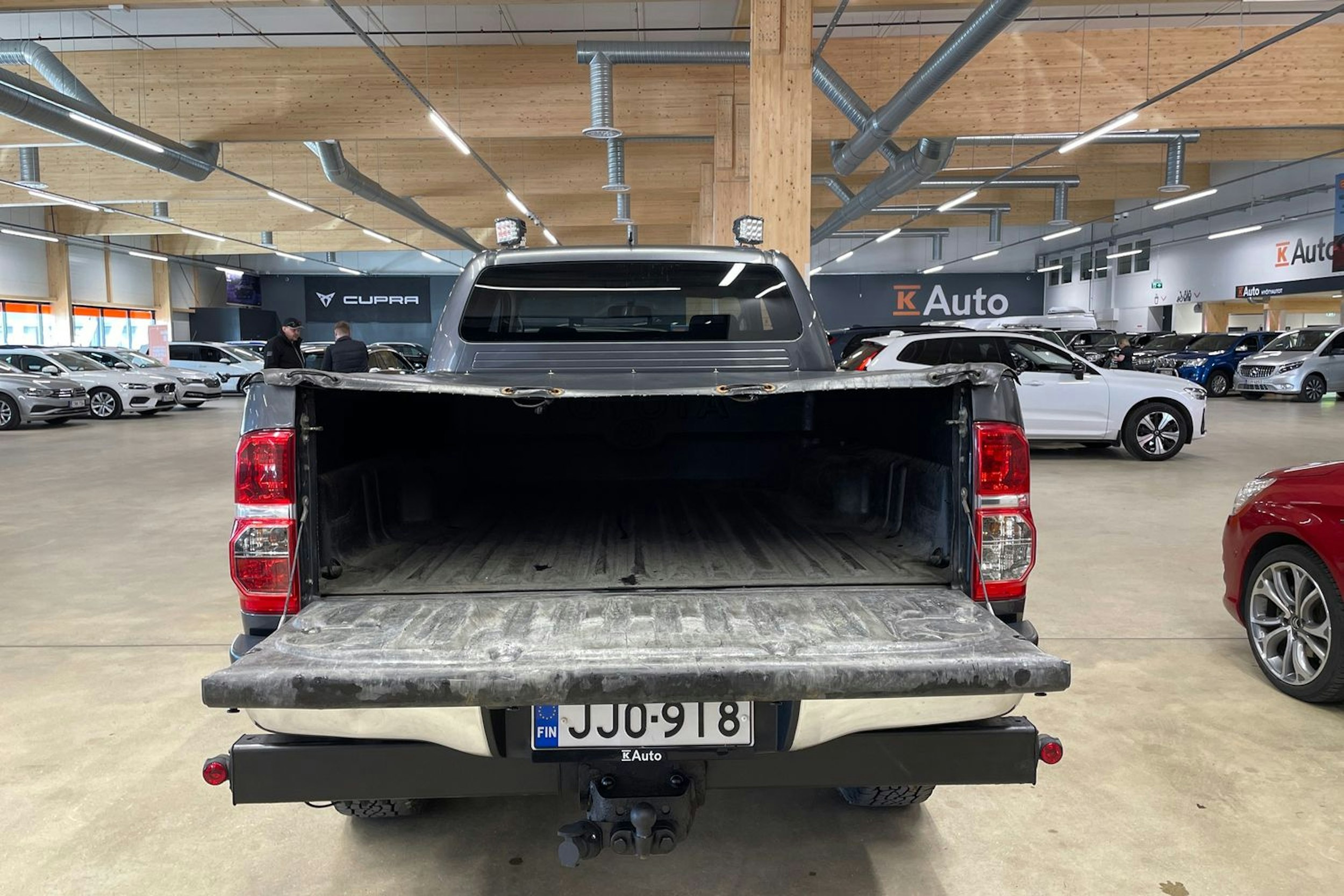 harmaa Toyota Hilux 2016 kuva 16.