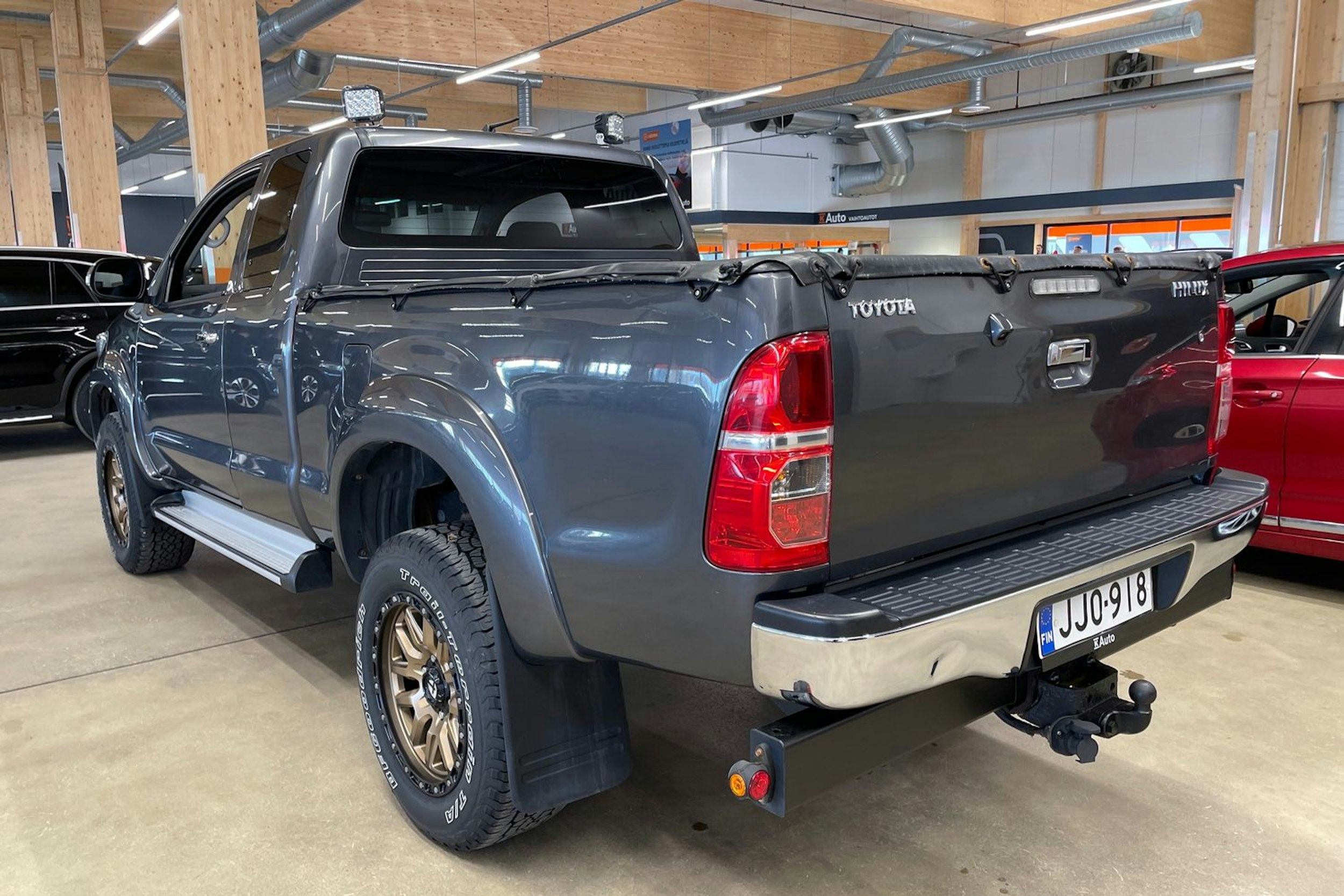 harmaa Toyota Hilux 2016 kuva 17.