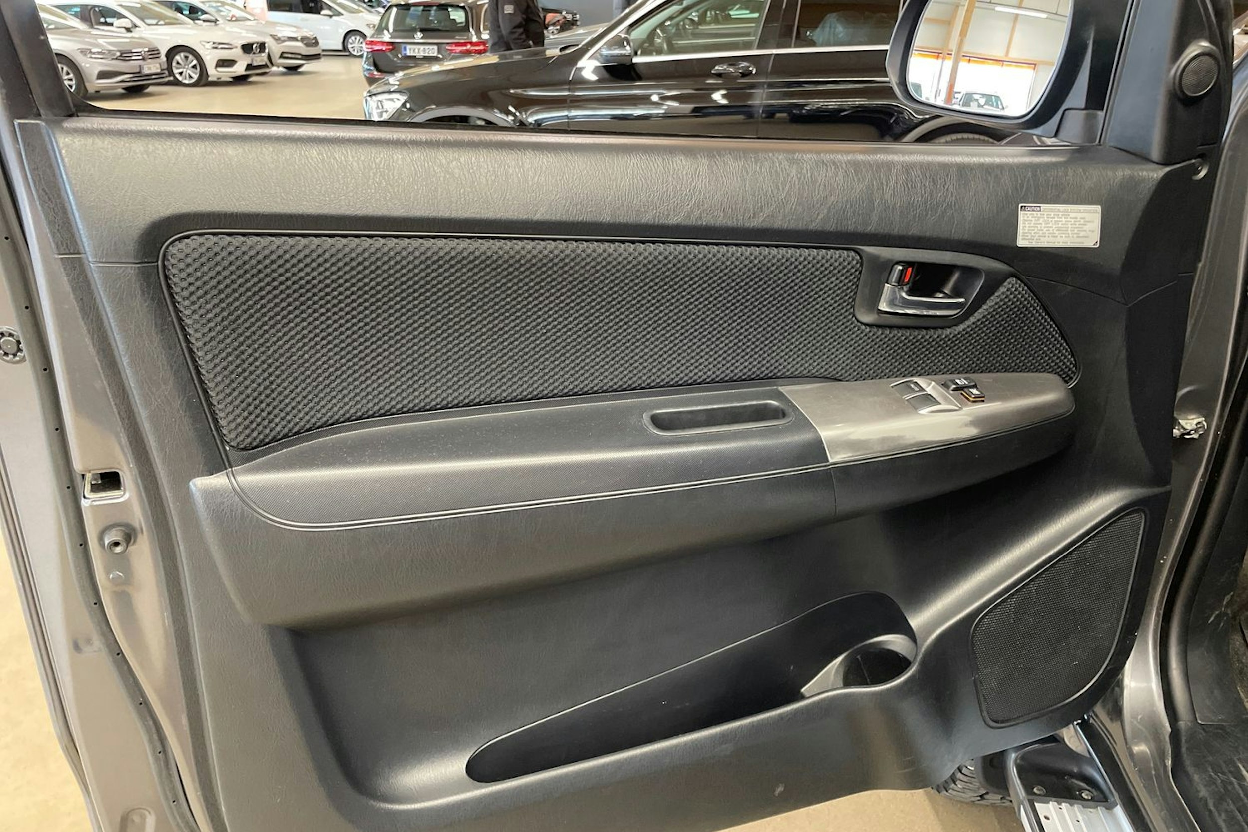 harmaa Toyota Hilux 2016 kuva 20.