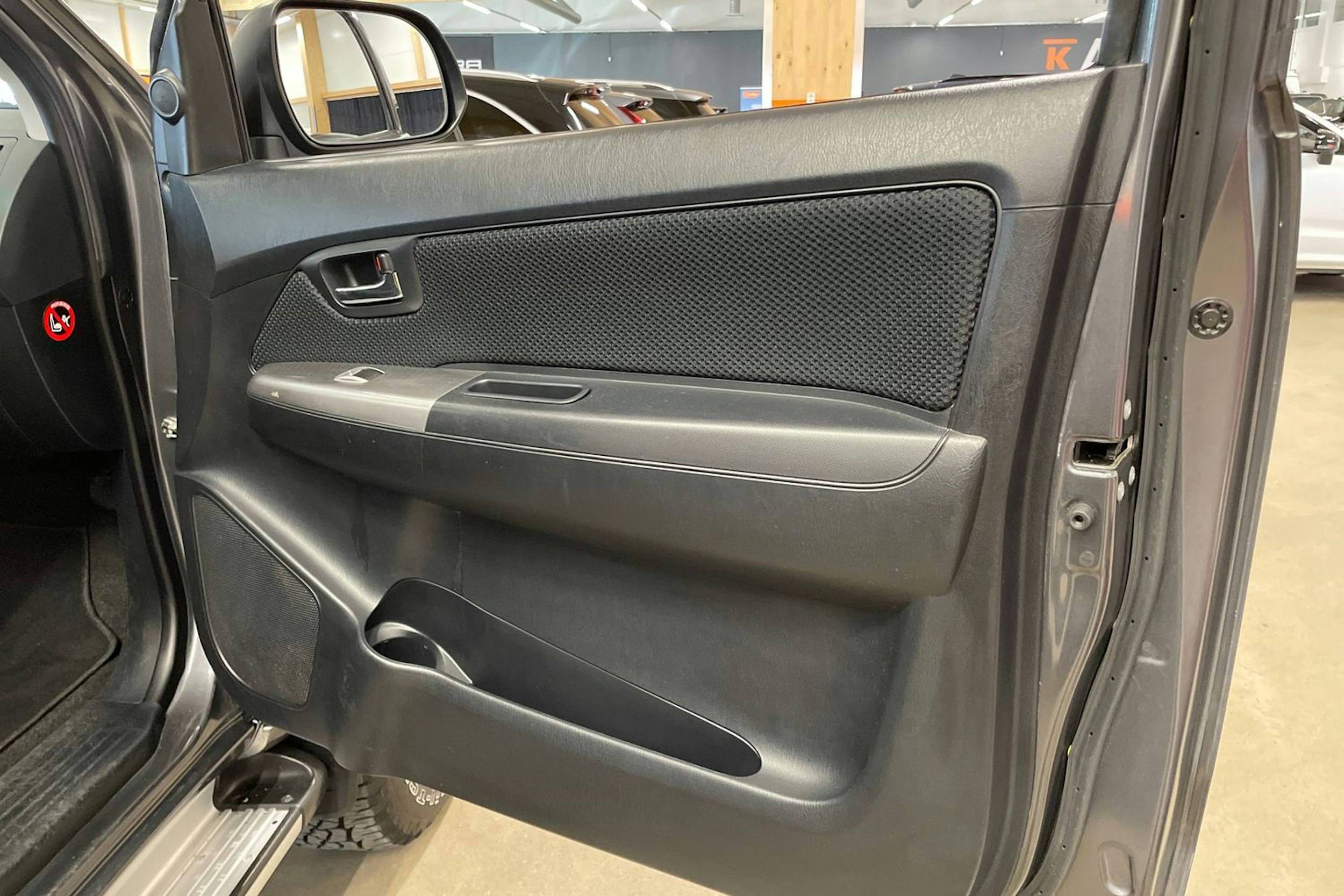 harmaa Toyota Hilux 2016 kuva 22.