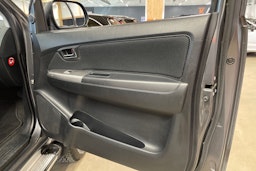 harmaa Toyota Hilux 2016 kuva 22.