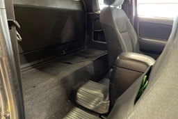 harmaa Toyota Hilux 2016 kuva 25.