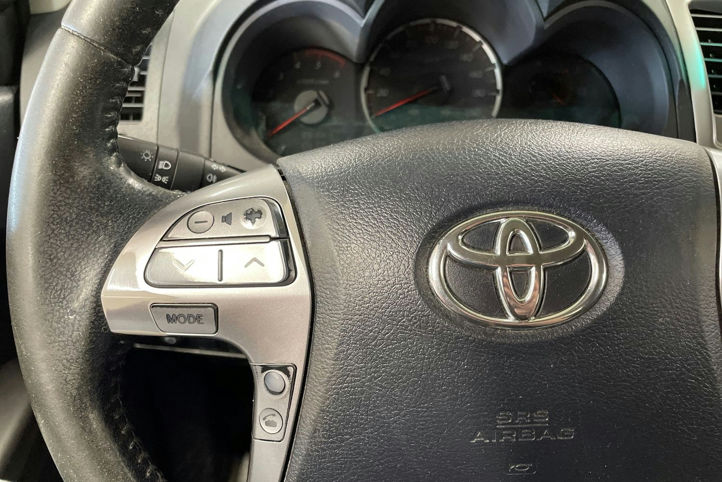 harmaa Toyota Hilux 2016 kuva 27.