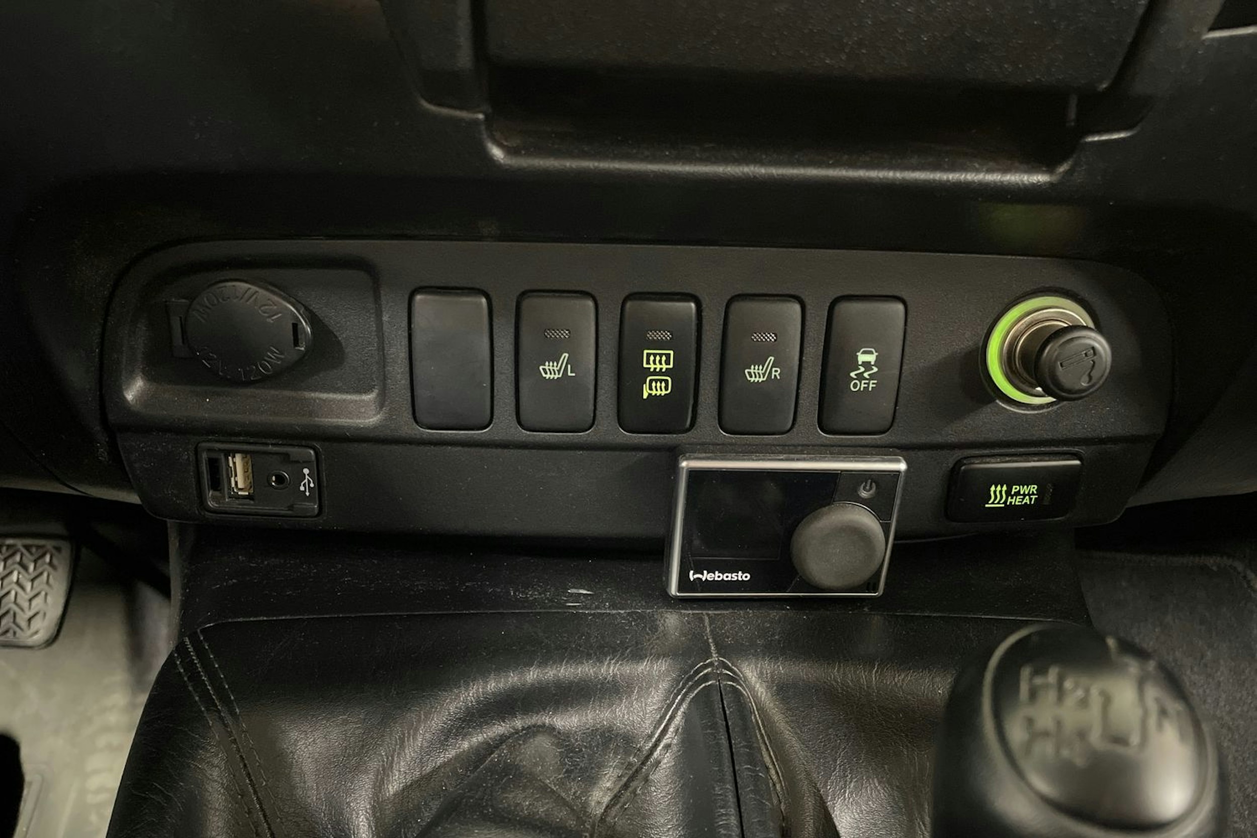 harmaa Toyota Hilux 2016 kuva 29.