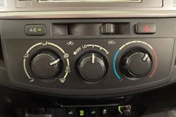 harmaa Toyota Hilux 2016 kuva 30.