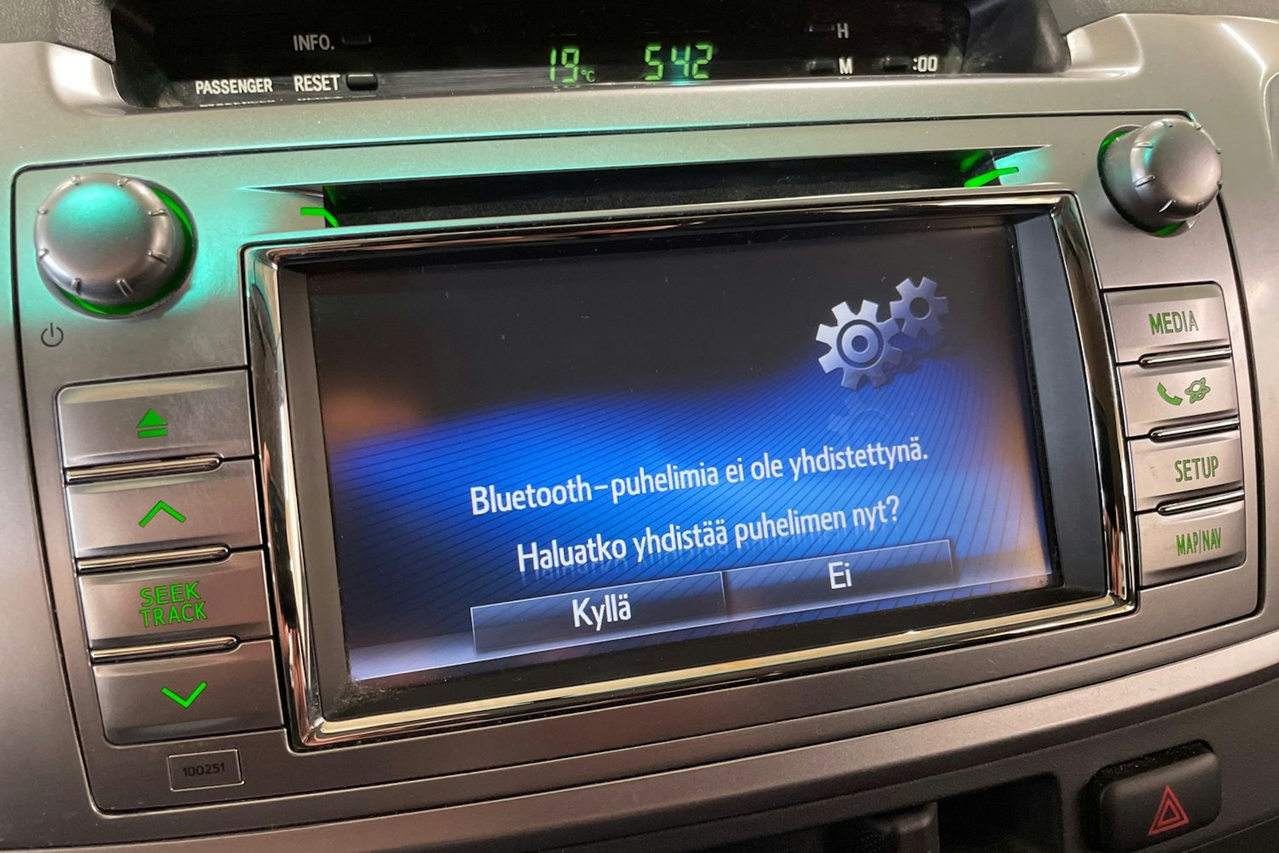 harmaa Toyota Hilux 2016 kuva 32.