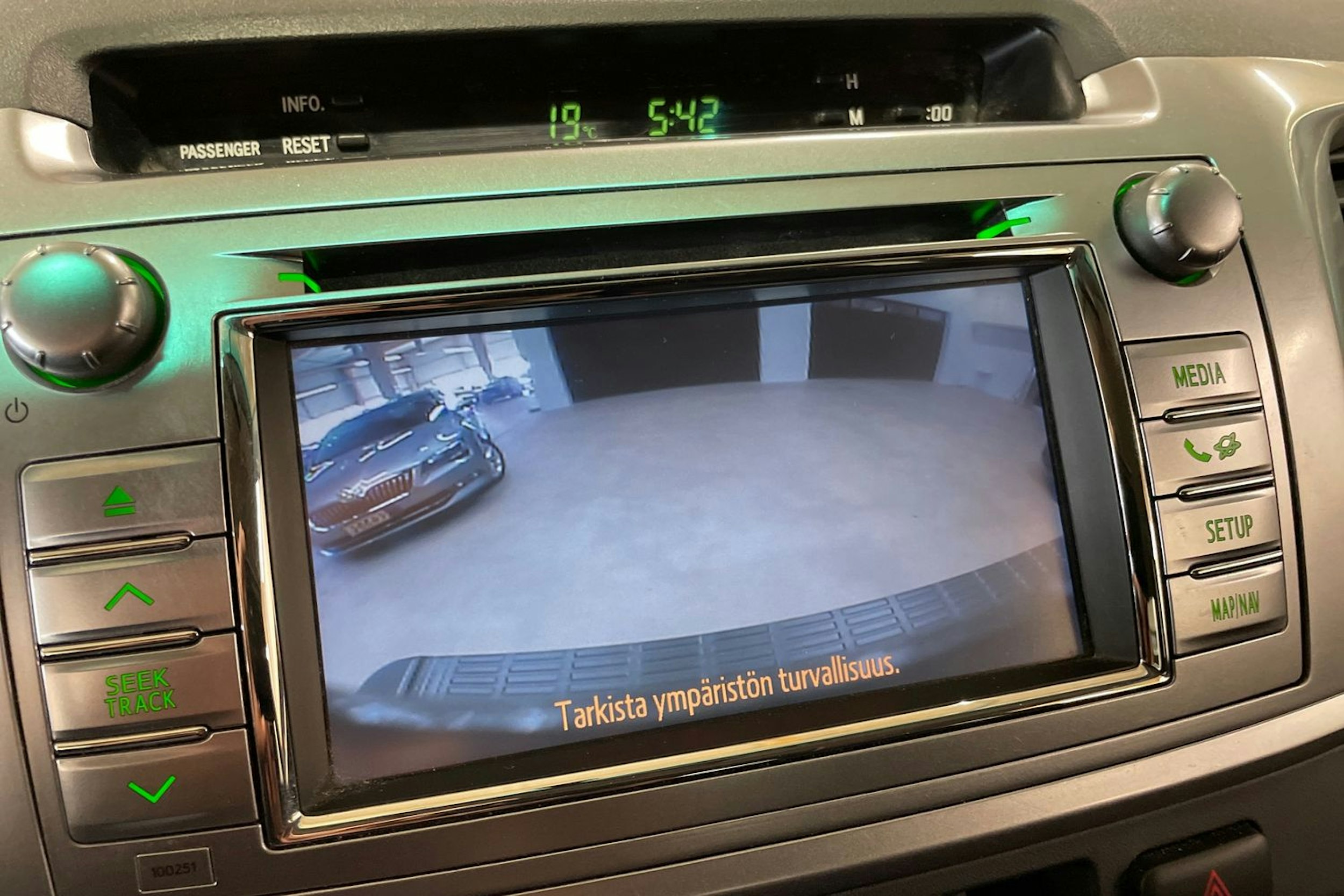 harmaa Toyota Hilux 2016 kuva 33.