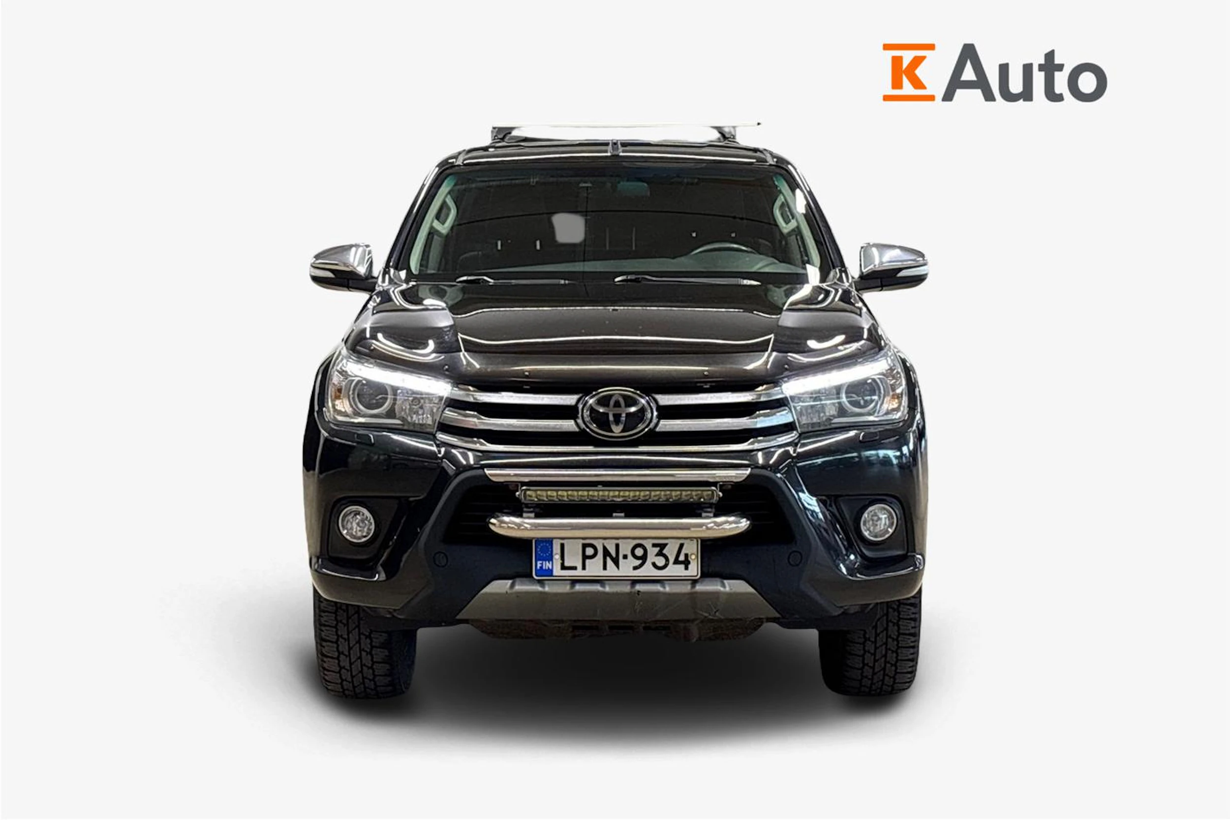 musta Toyota Hilux 2016 kuva 5.