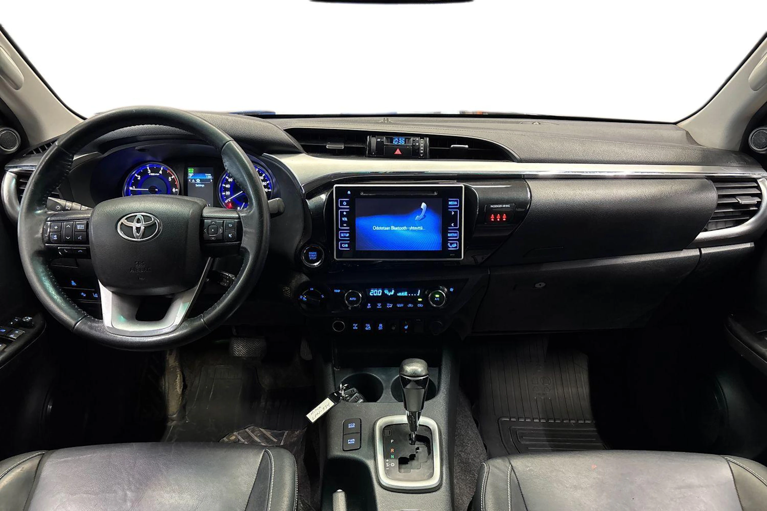 musta Toyota Hilux 2016 kuva 9.