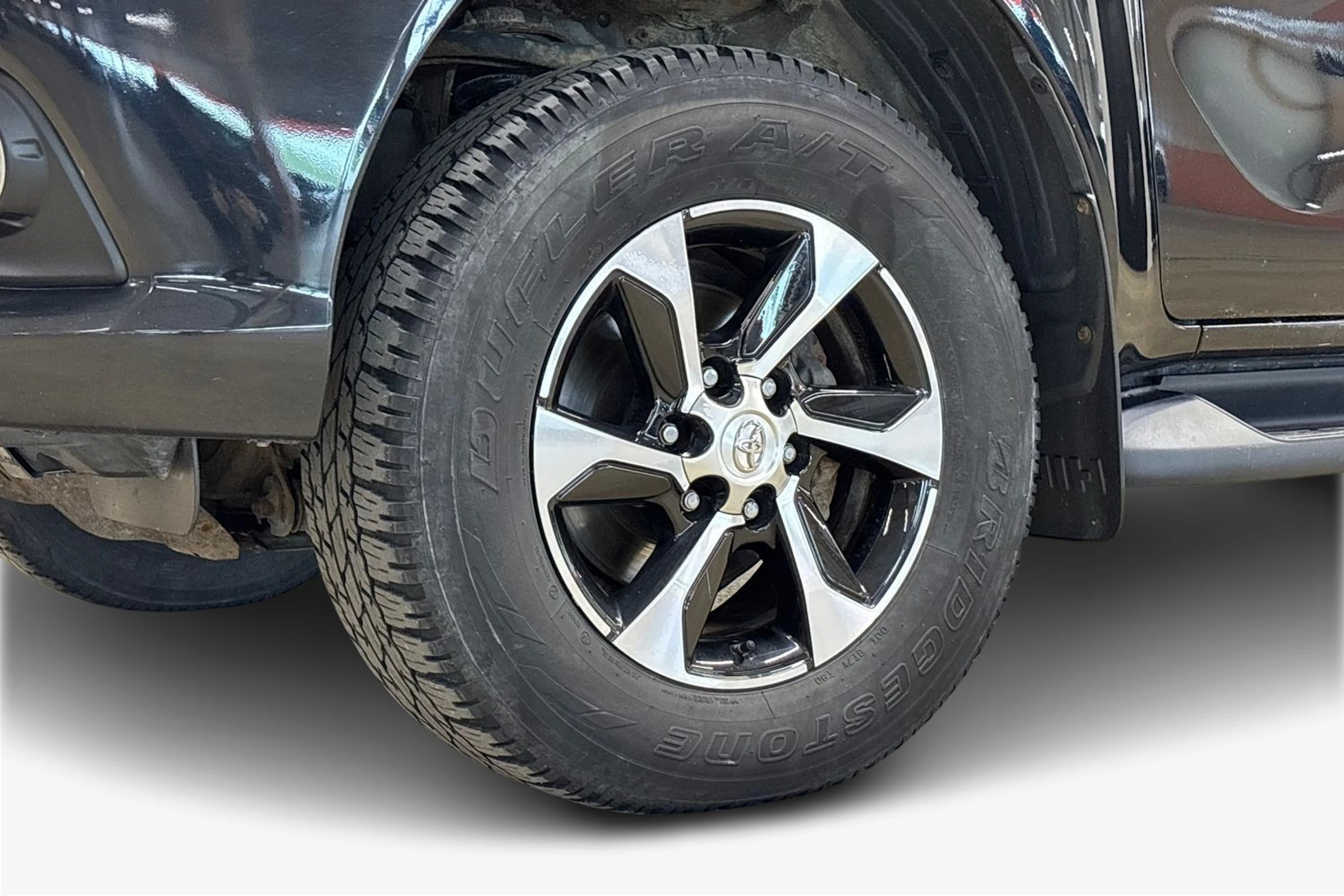 musta Toyota Hilux 2016 kuva 12.