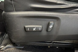 musta Toyota Hilux 2016 kuva 15.