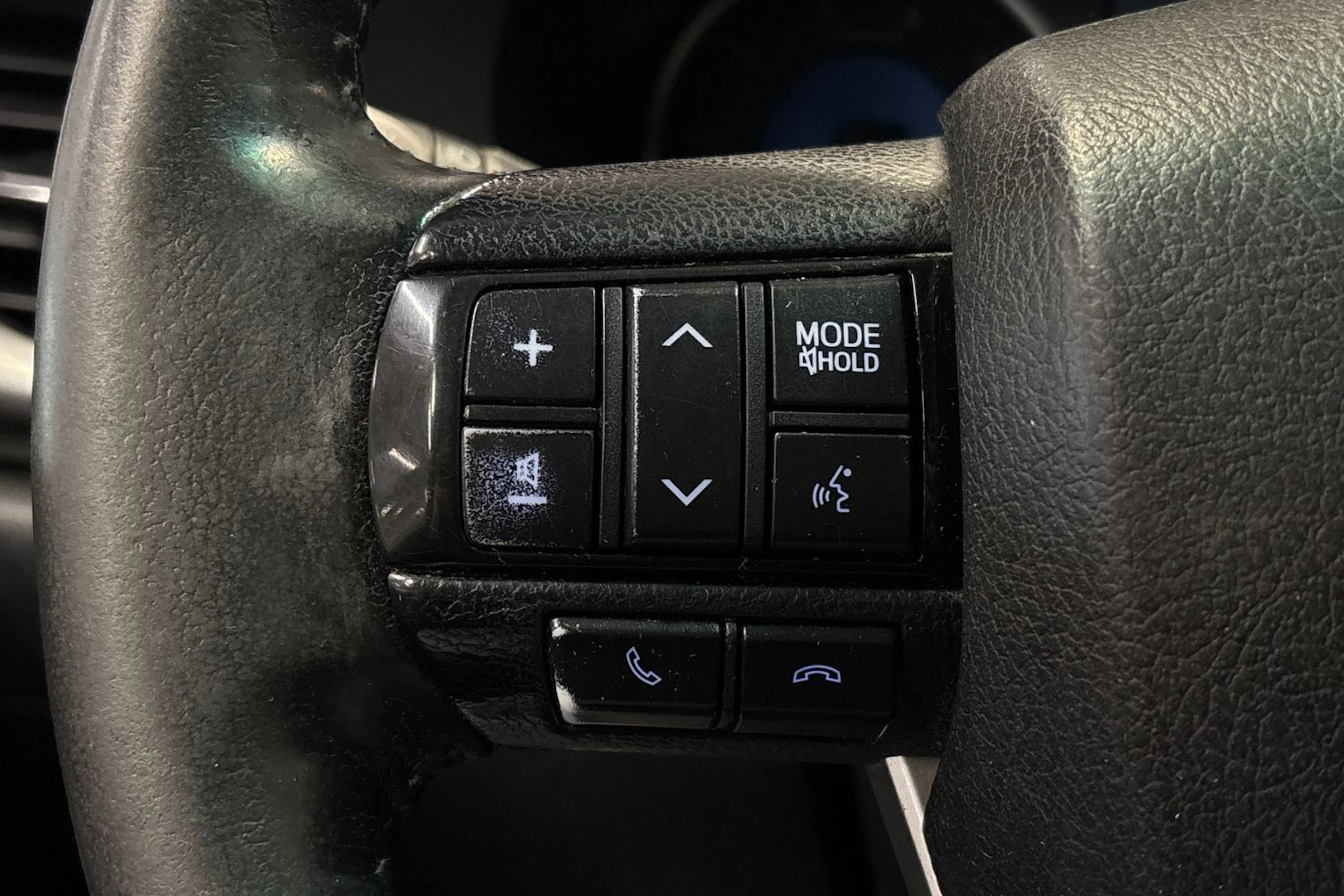 musta Toyota Hilux 2016 kuva 17.