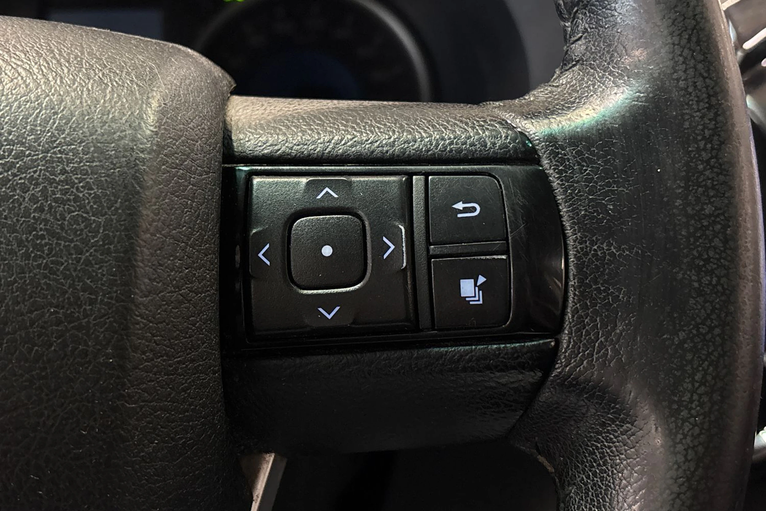 musta Toyota Hilux 2016 kuva 18.