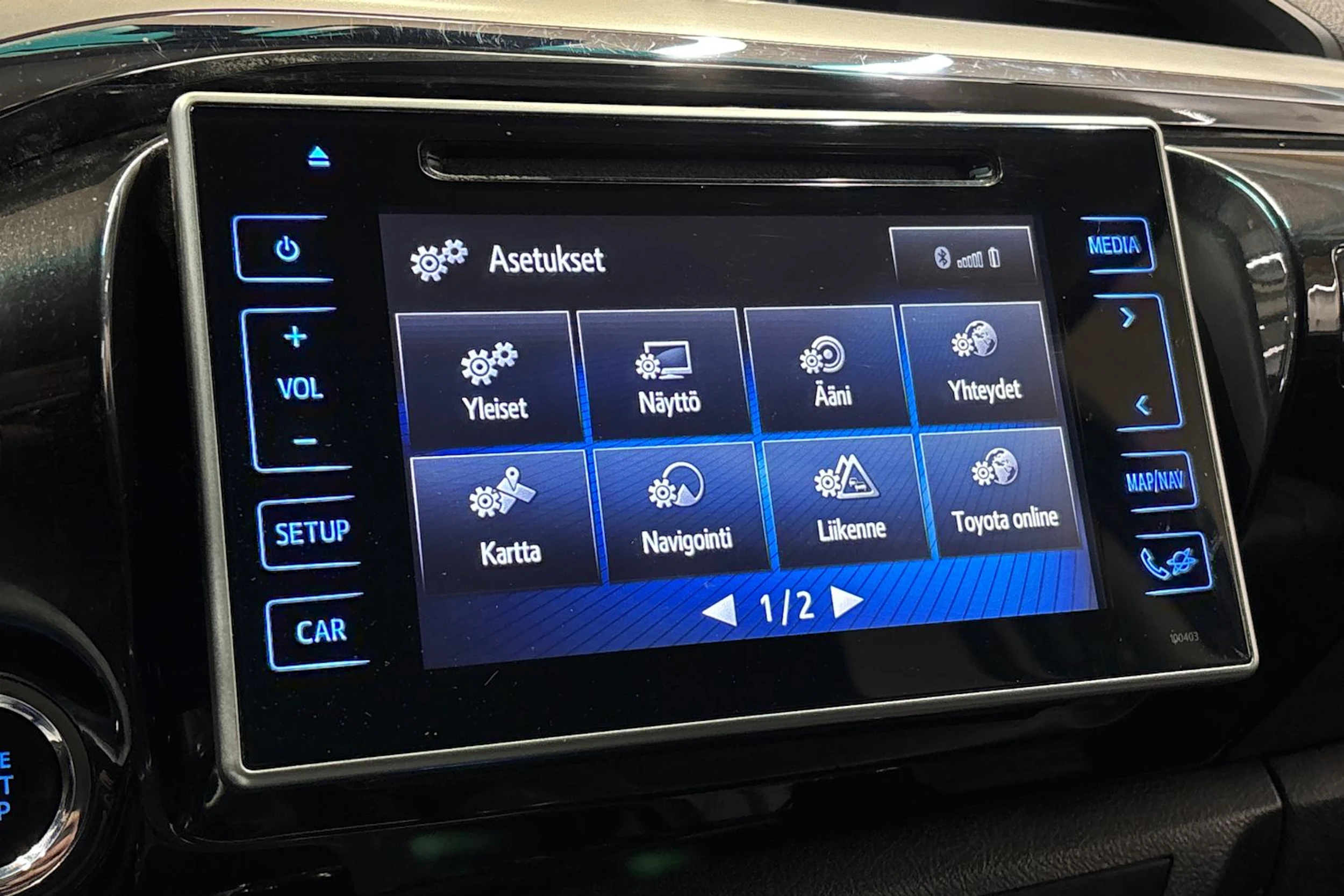 musta Toyota Hilux 2016 kuva 23.