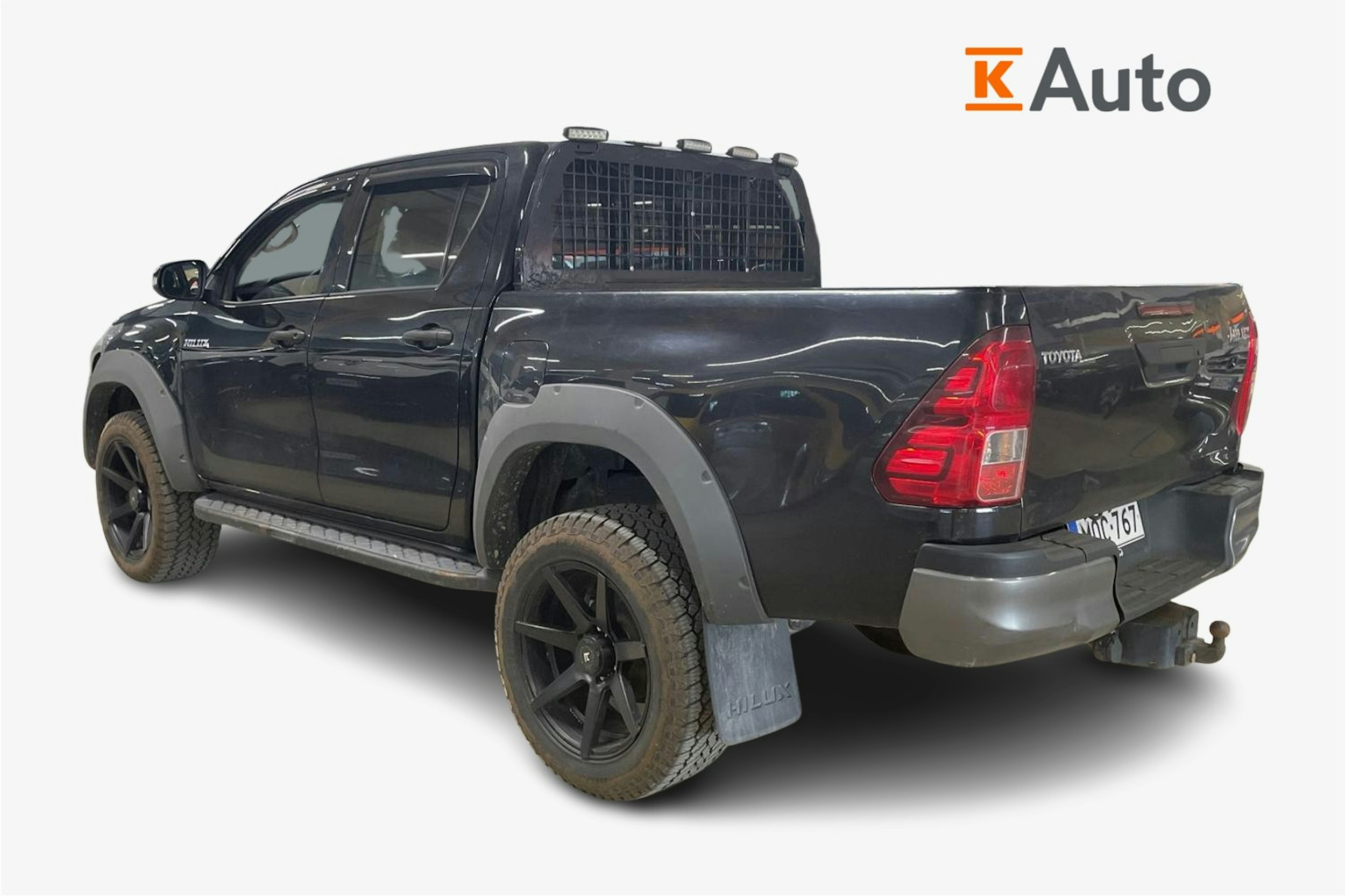 musta Toyota Hilux 2016 kuva 2.