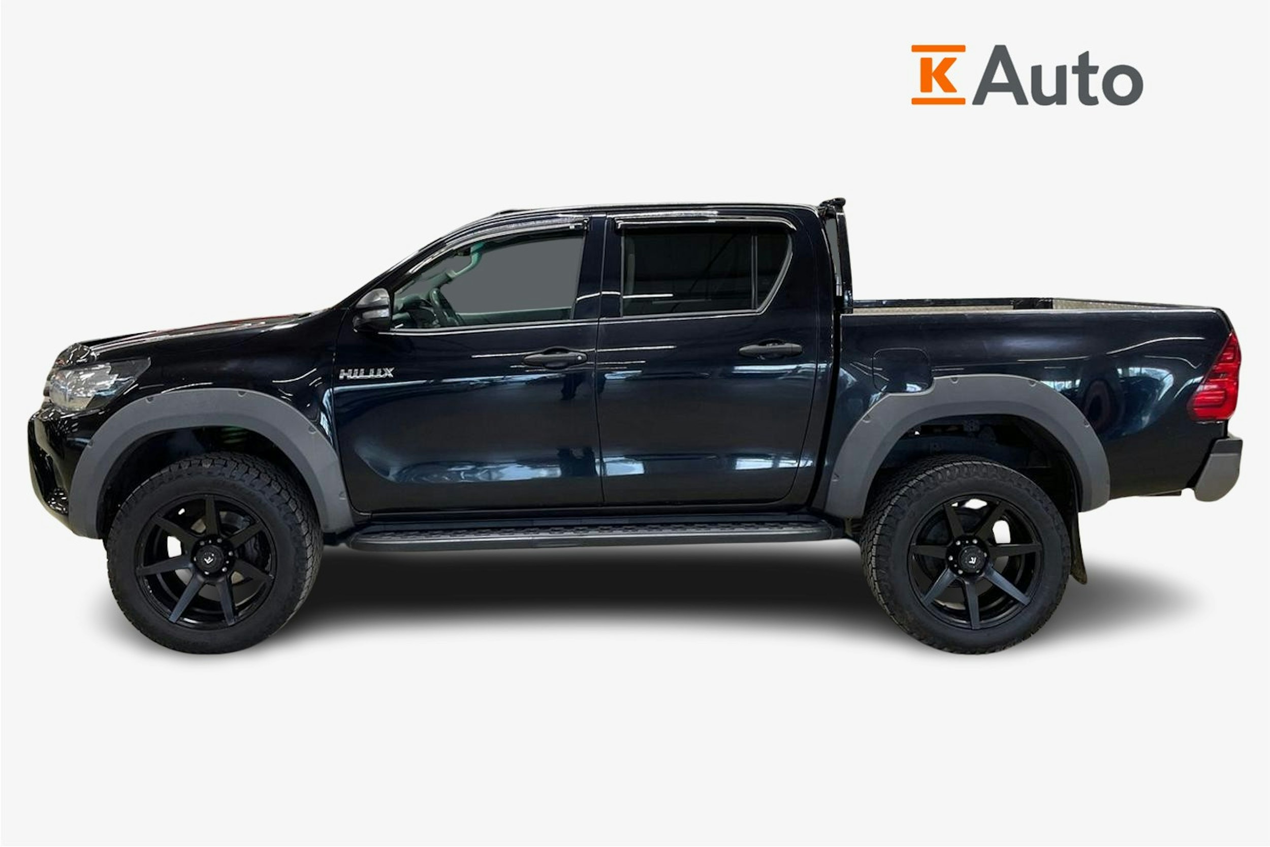 musta Toyota Hilux 2016 kuva 6.