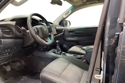 musta Toyota Hilux 2016 kuva 7.